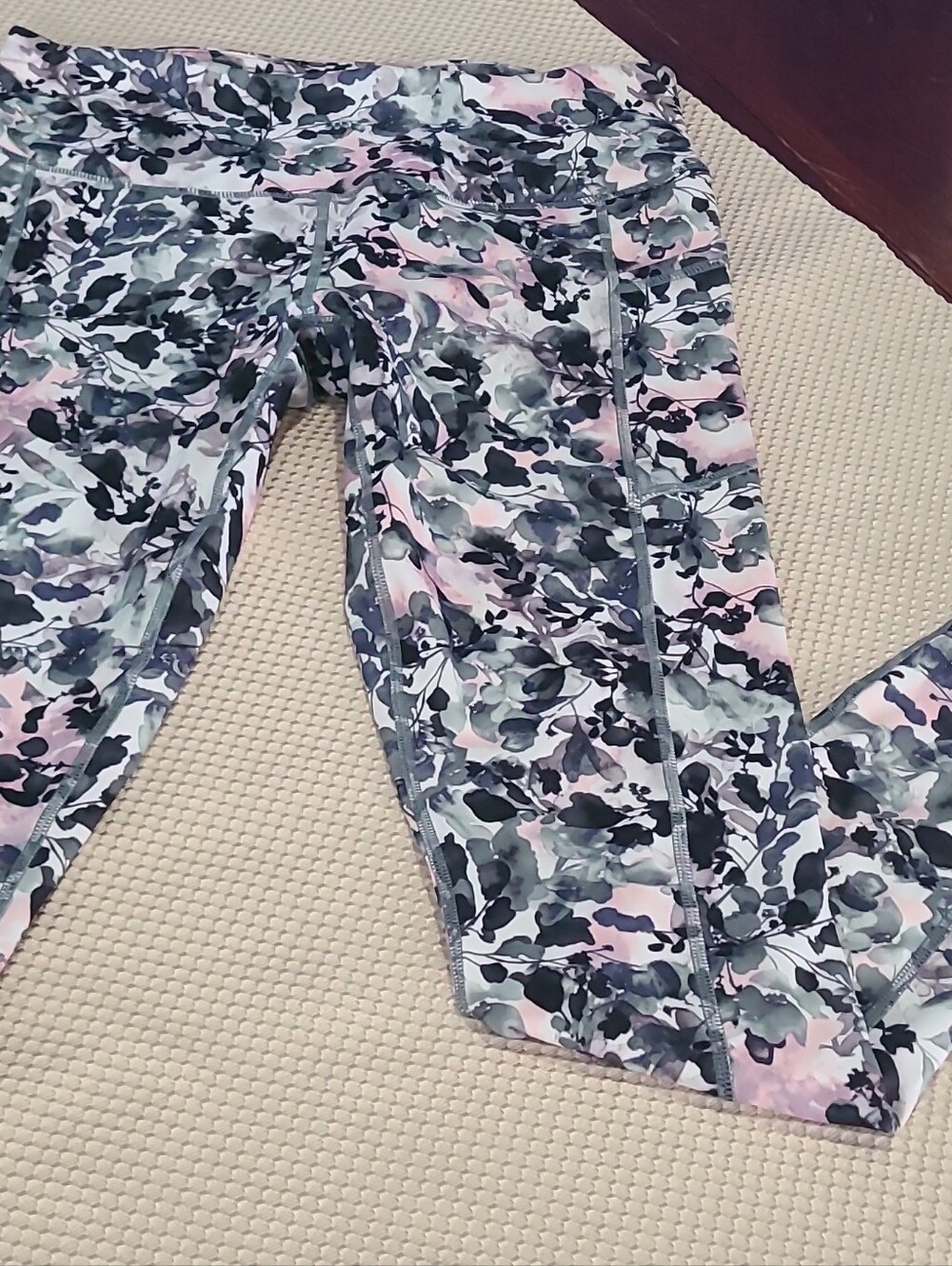 GAIAM Pink Gray Floral Print Leggings Size M